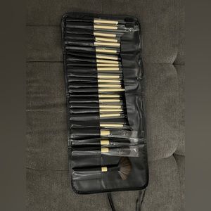24 piece make up brush set with brush holder